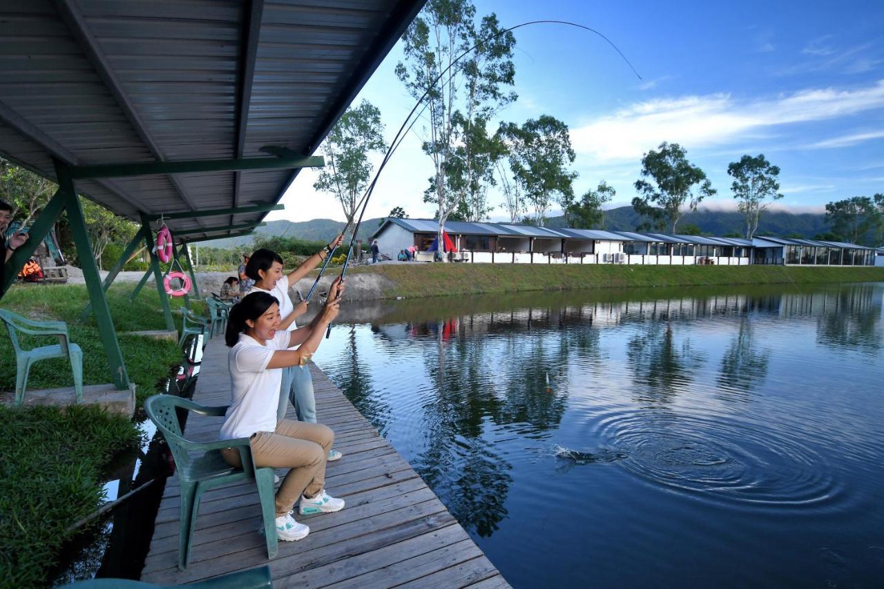 Promisedland Resort & Lagoon Shoufeng Exterior photo Fishing at the farm
